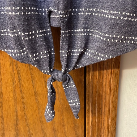 LANE BRYANT UEC 14/16 Blue white dot Short Sleeve Textured T-Shirt tie front - Picture 6 of 10